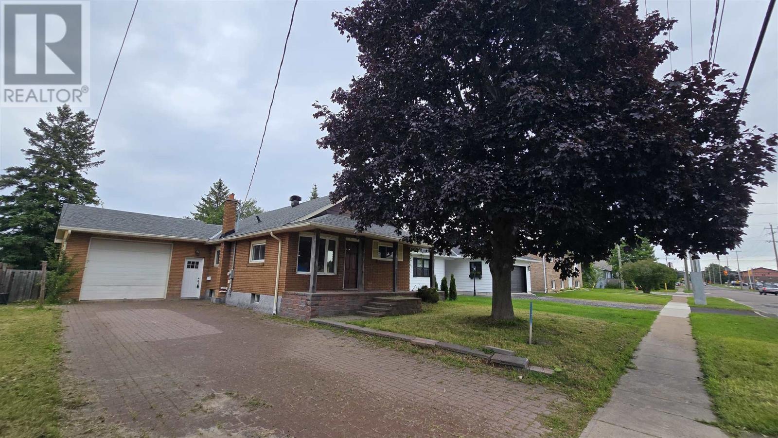Photo 10 of 104 Wawanosh Ave, Sault Ste Marie ON