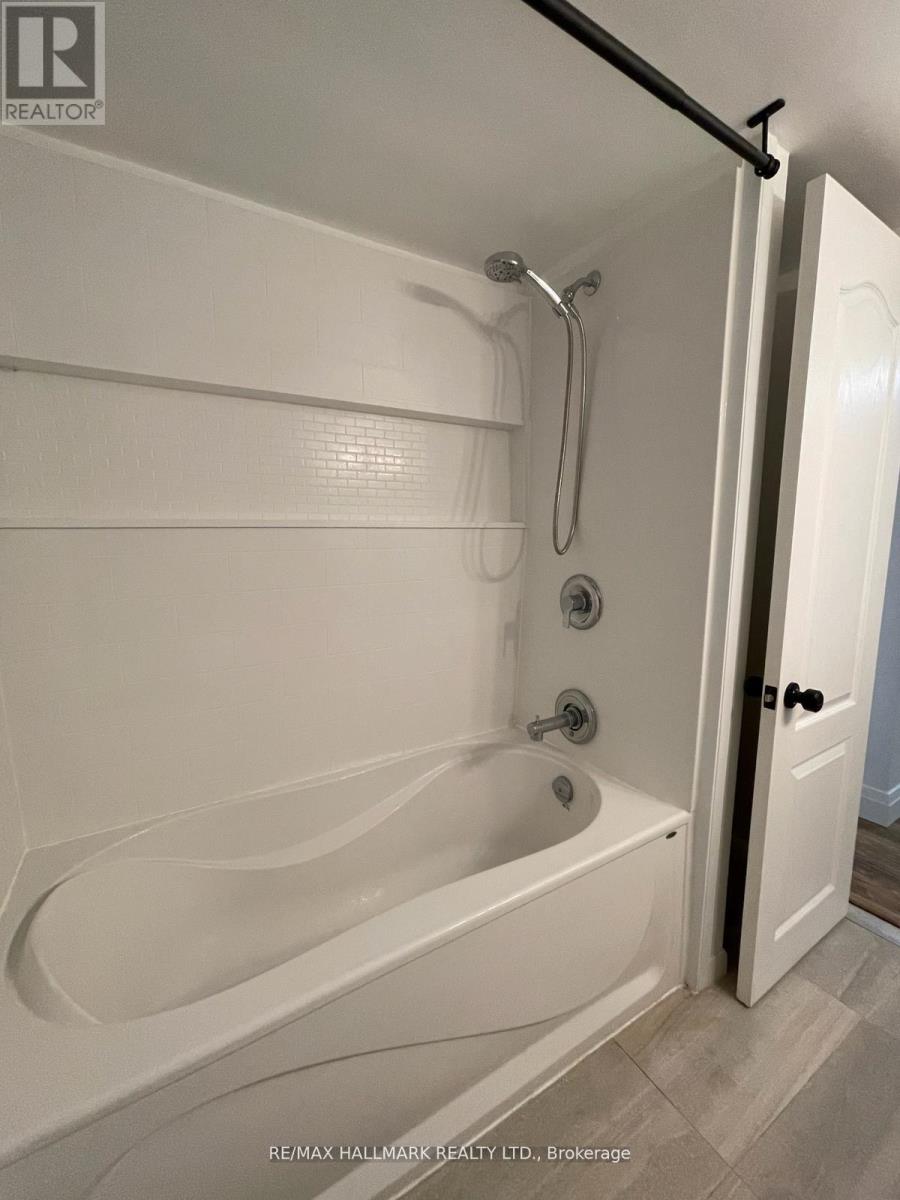 Photo 9 of Bsmt 256 Stone Road, Aurora ON