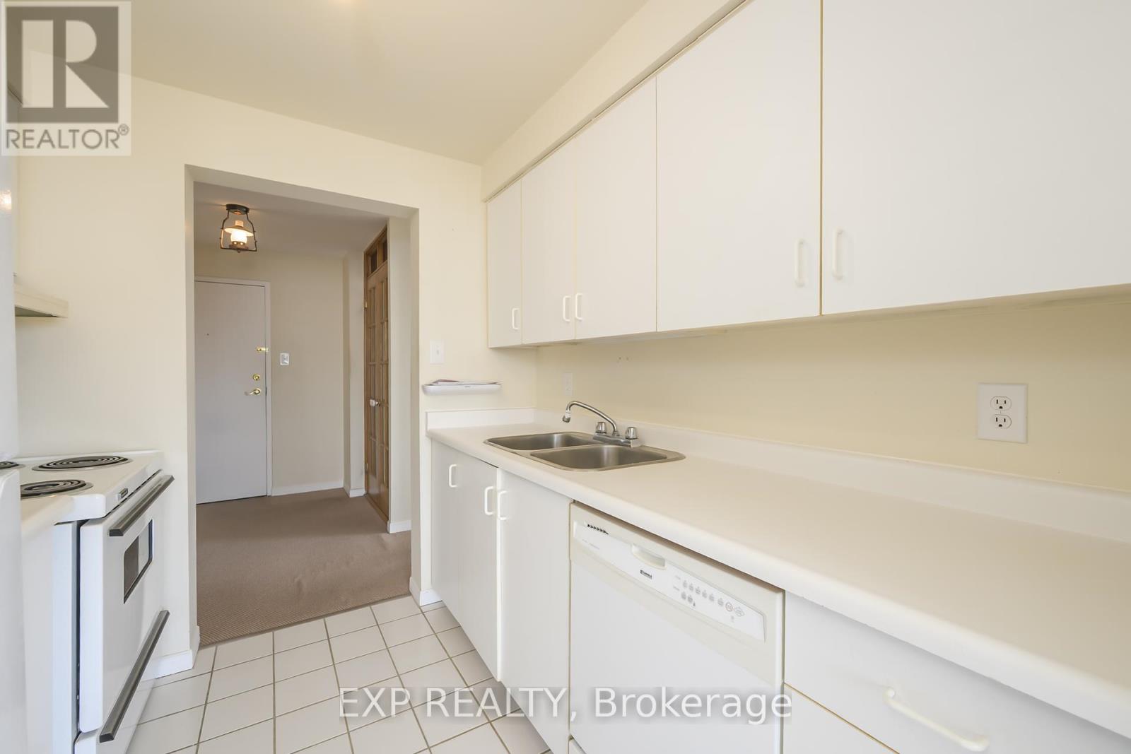 Photo 28 of 910 570 Proudfoot Lane, London North ON