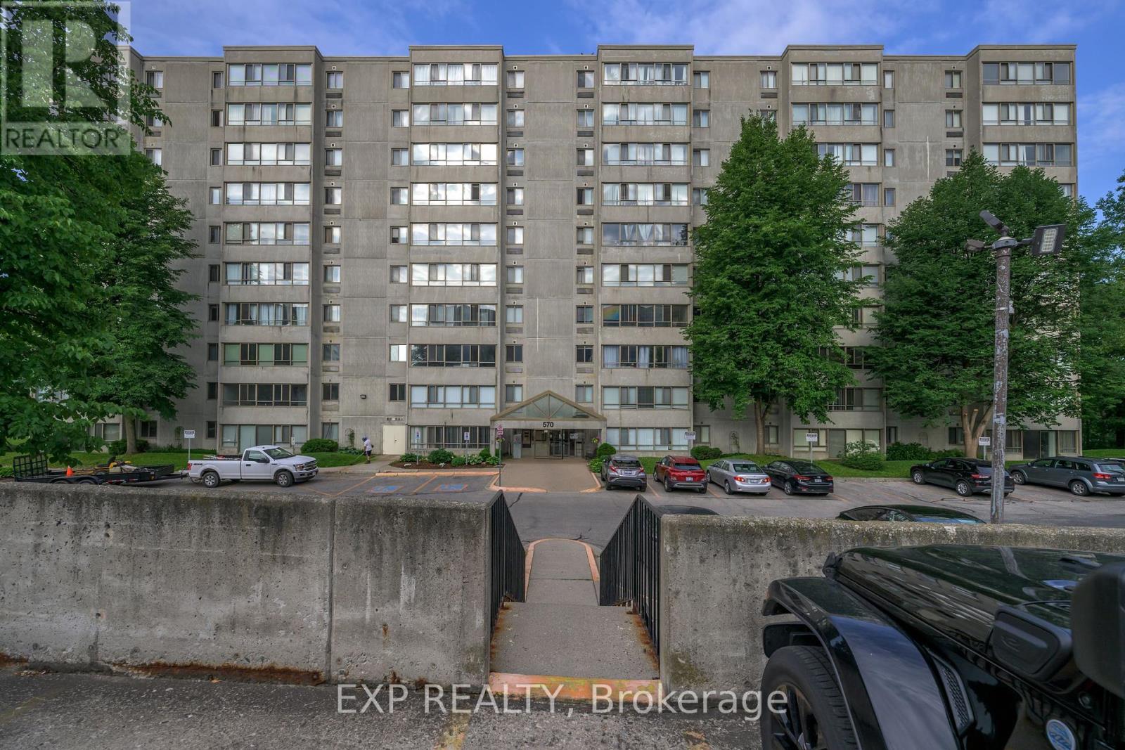 Photo 3 of 910 570 Proudfoot Lane, London North ON