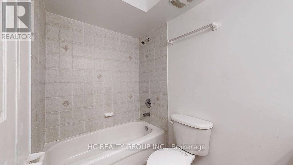 Photo 12 of 268 4975 Southampton Drive, Mississauga ON