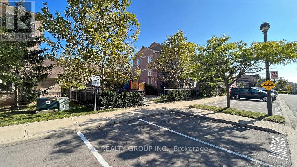 Photo 33 of 268 4975 Southampton Drive, Mississauga ON