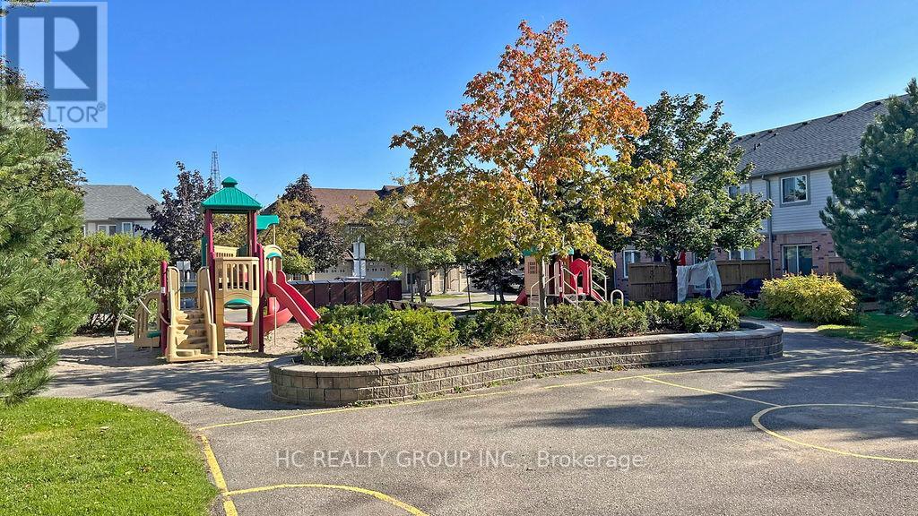Photo 22 of 268 4975 Southampton Drive, Mississauga ON