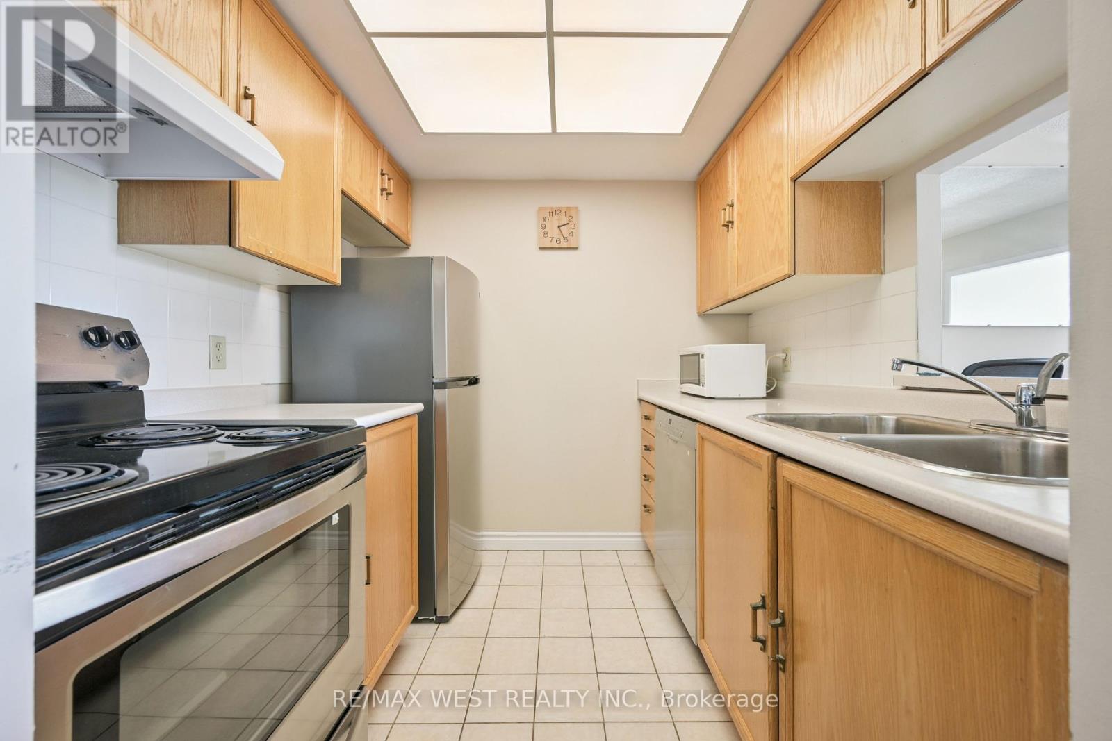 Photo 6 of 241 8351 Mclaughlin Road S, Brampton ON