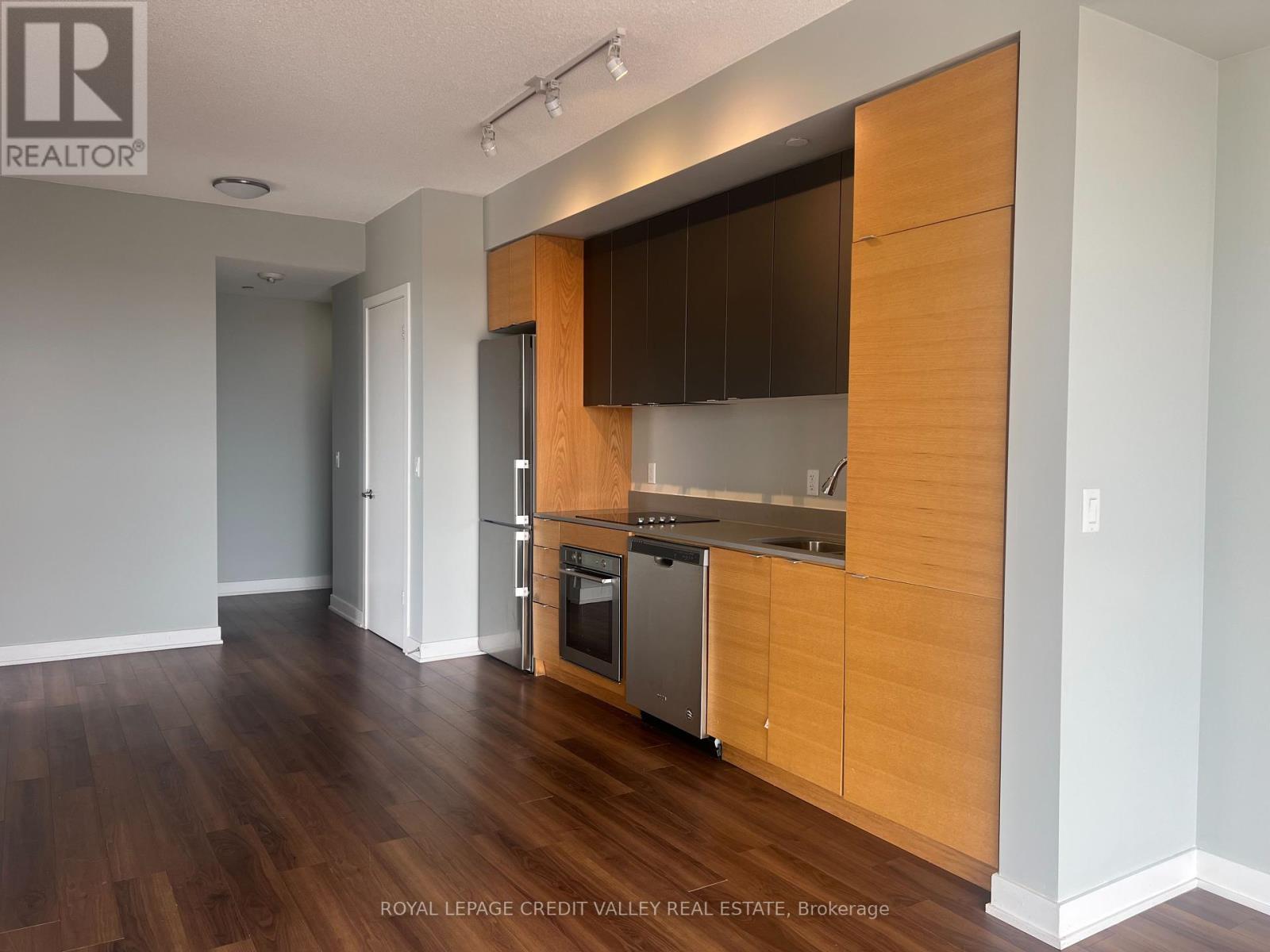 Photo 31 of D 416 5220 Dundas Street, Burlington ON