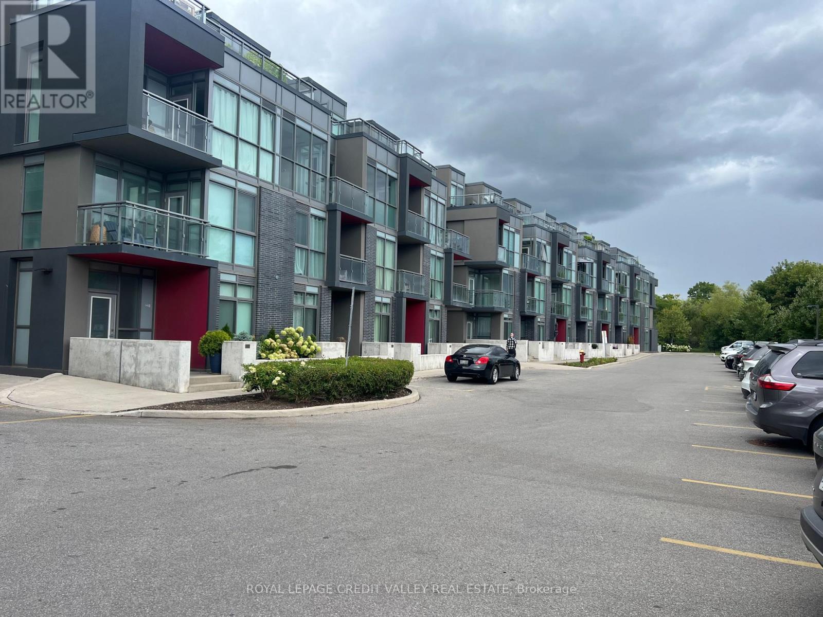 Photo 8 of D 416 5220 Dundas Street, Burlington ON