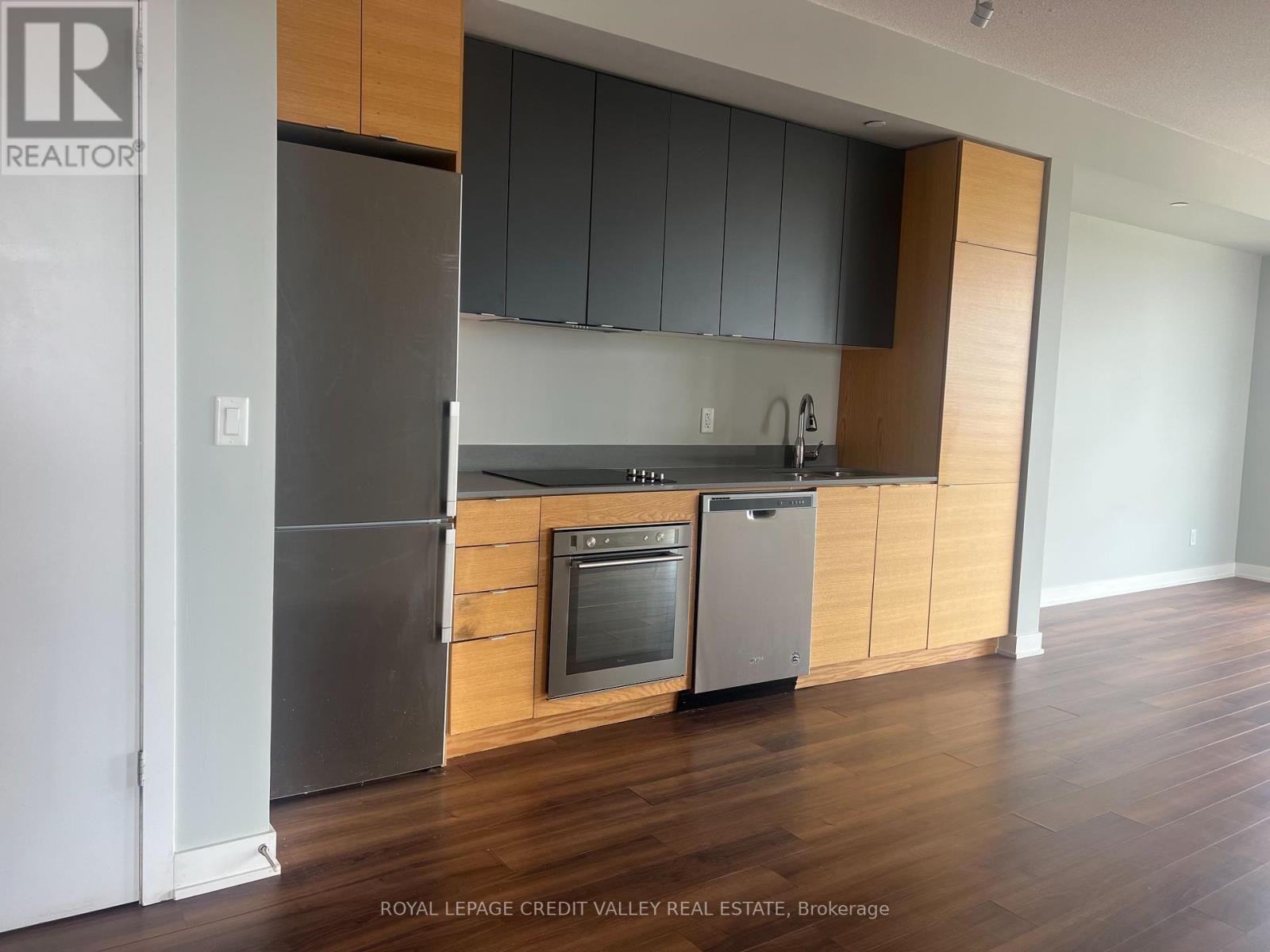 Photo 9 of D 416 5220 Dundas Street, Burlington ON