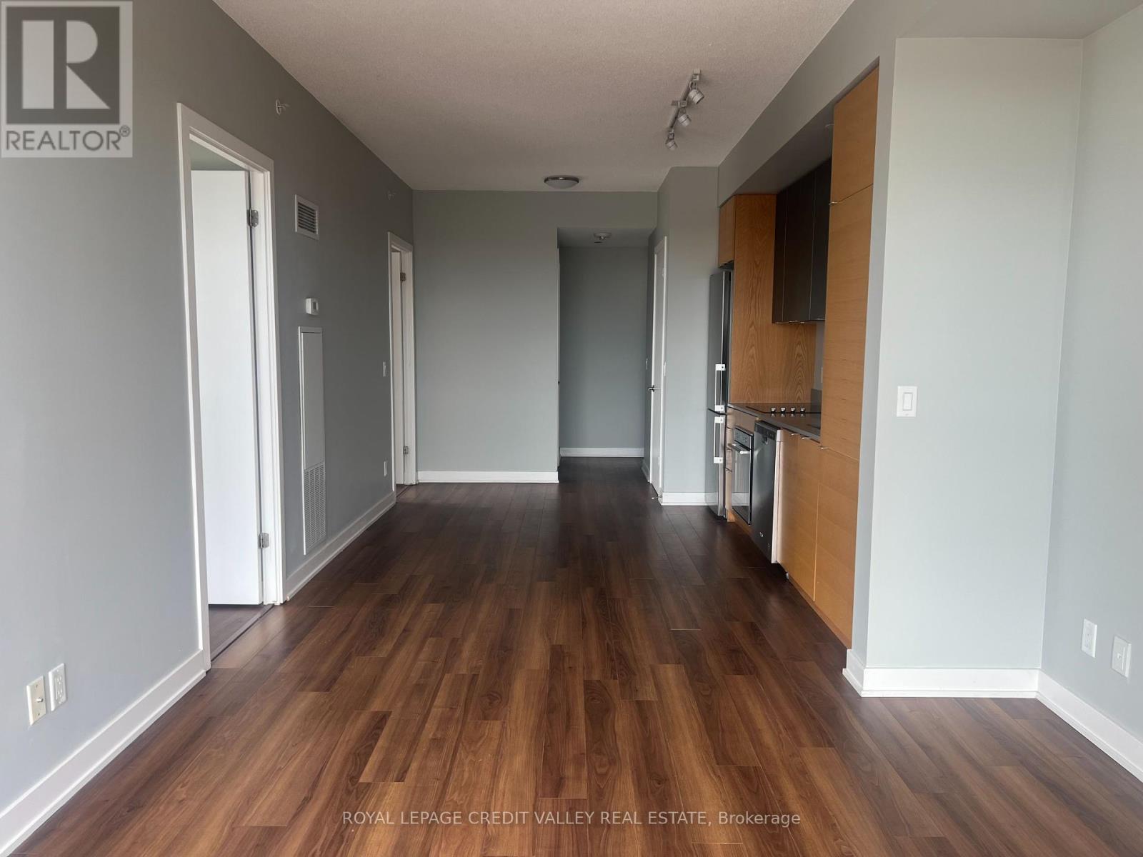 Photo 6 of D 416 5220 Dundas Street, Burlington ON