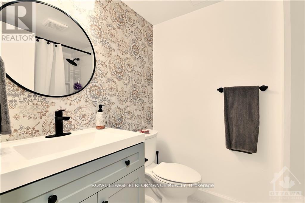 Photo 4 of 1115 2020 Jasmine Crescent, Ottawa ON