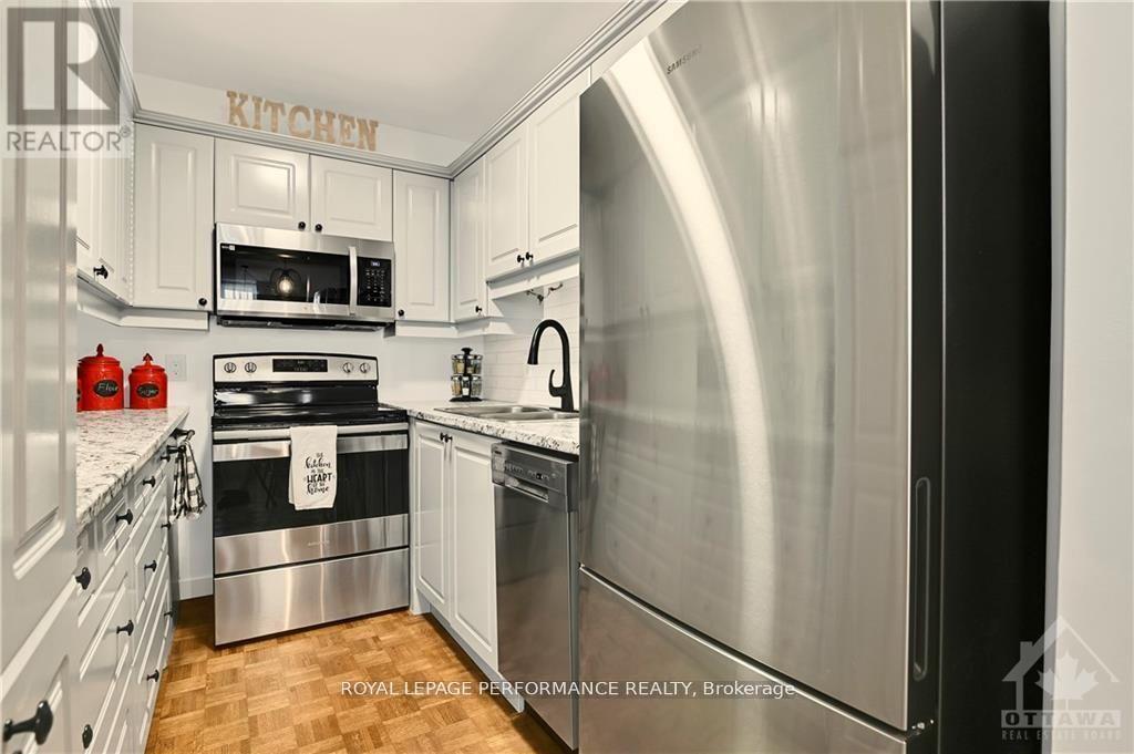 Photo 2 of 1115 2020 Jasmine Crescent, Ottawa ON