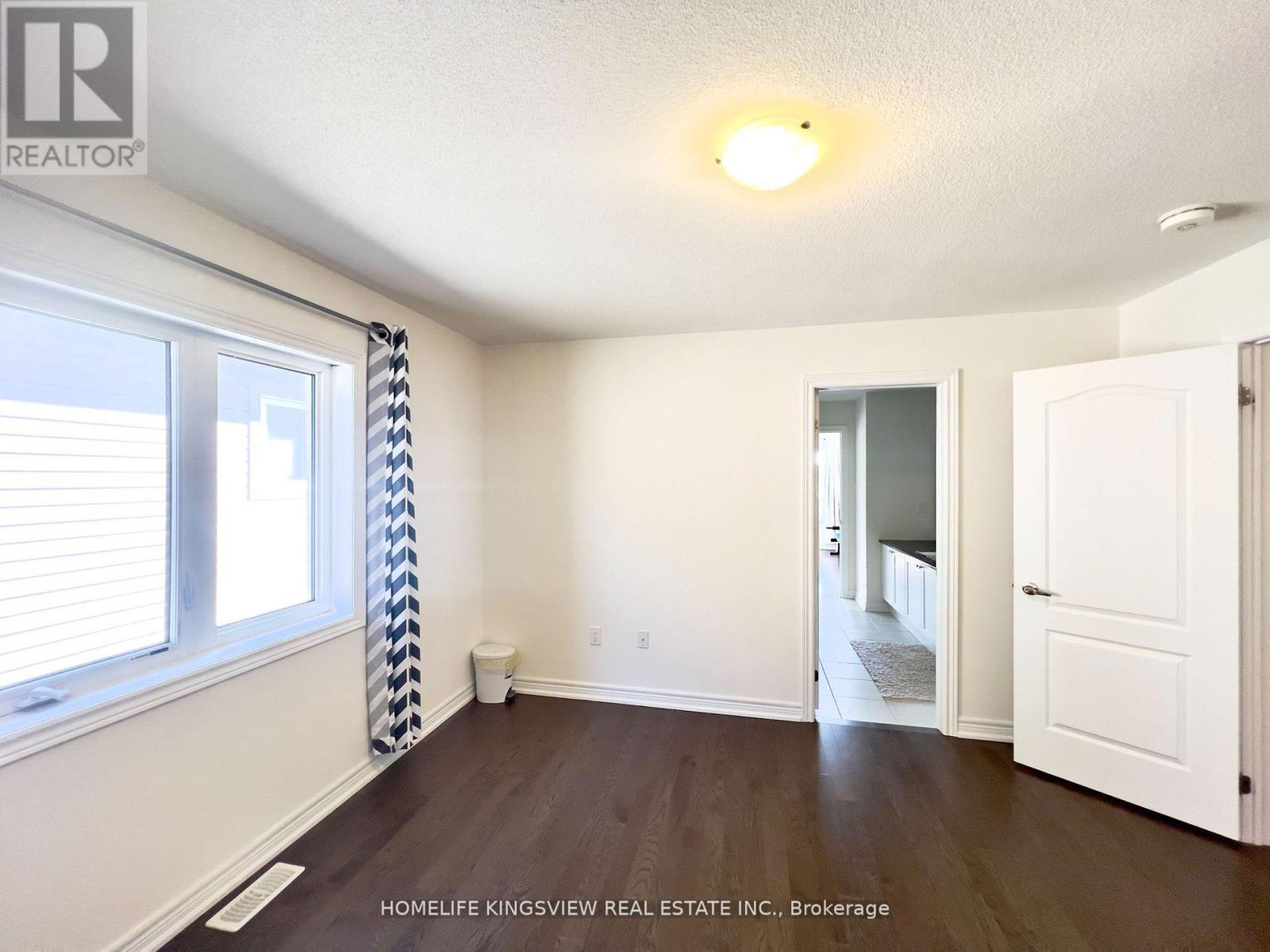 Photo 3 of 708 Gilmour Crescent, Shelburne ON