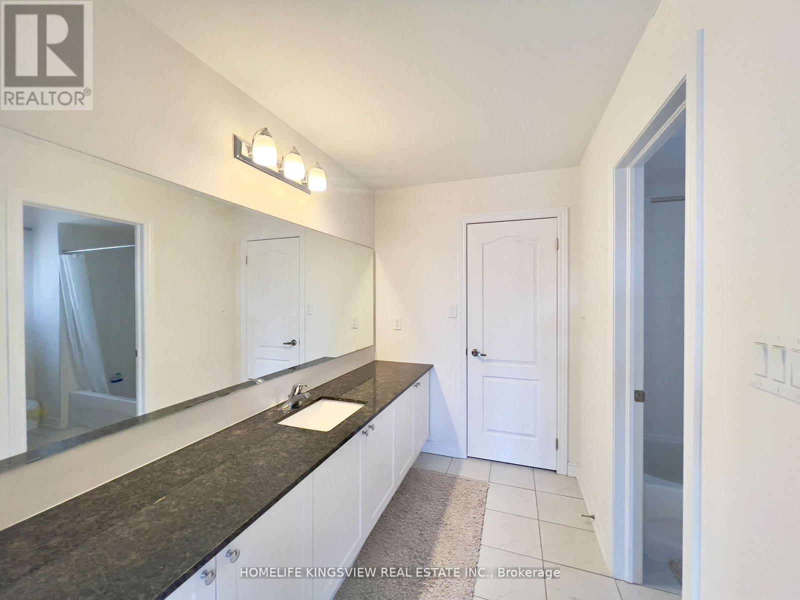 Photo 4 of 708 Gilmour Crescent, Shelburne ON