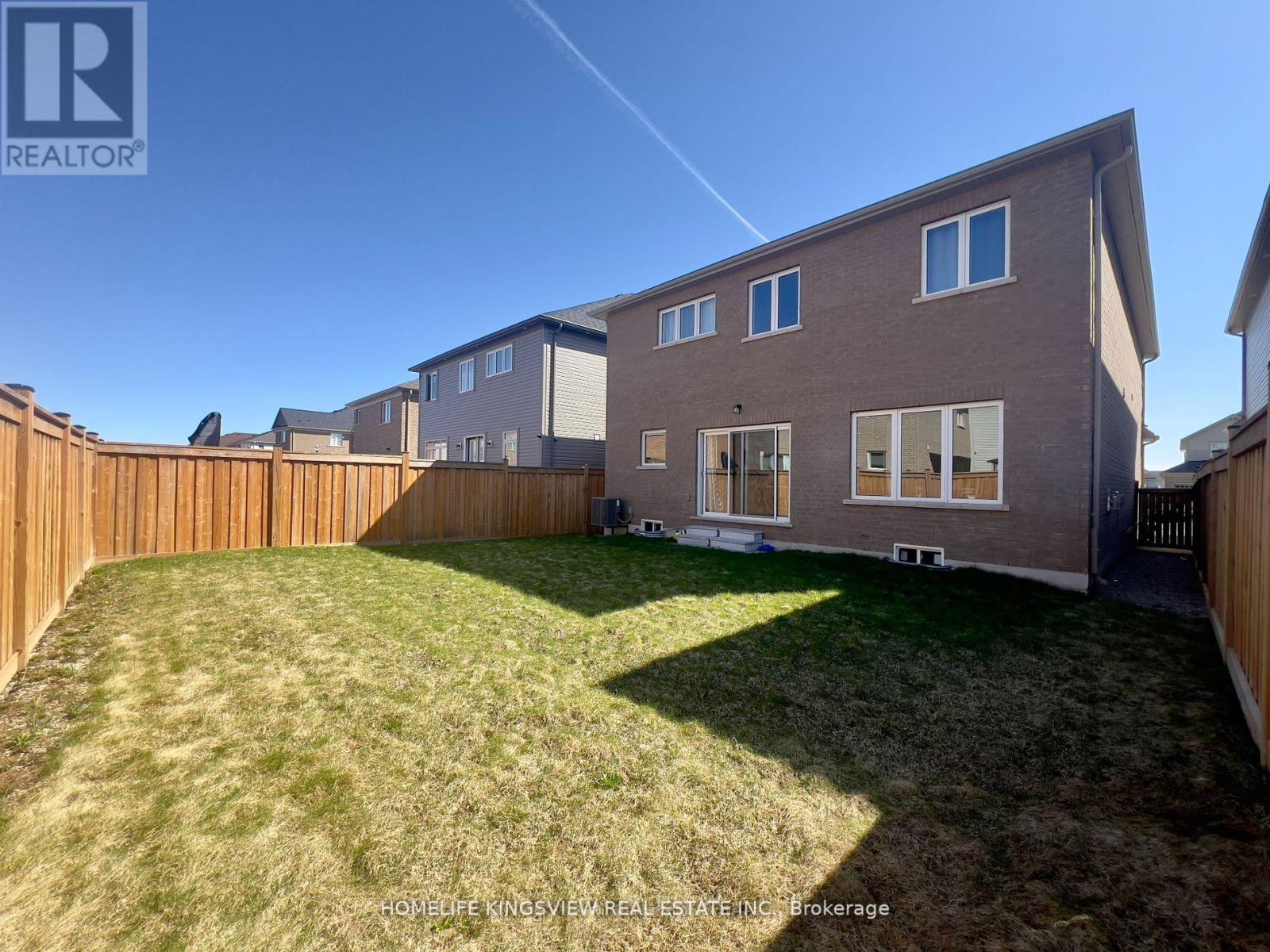 Photo 7 of 708 Gilmour Crescent, Shelburne ON