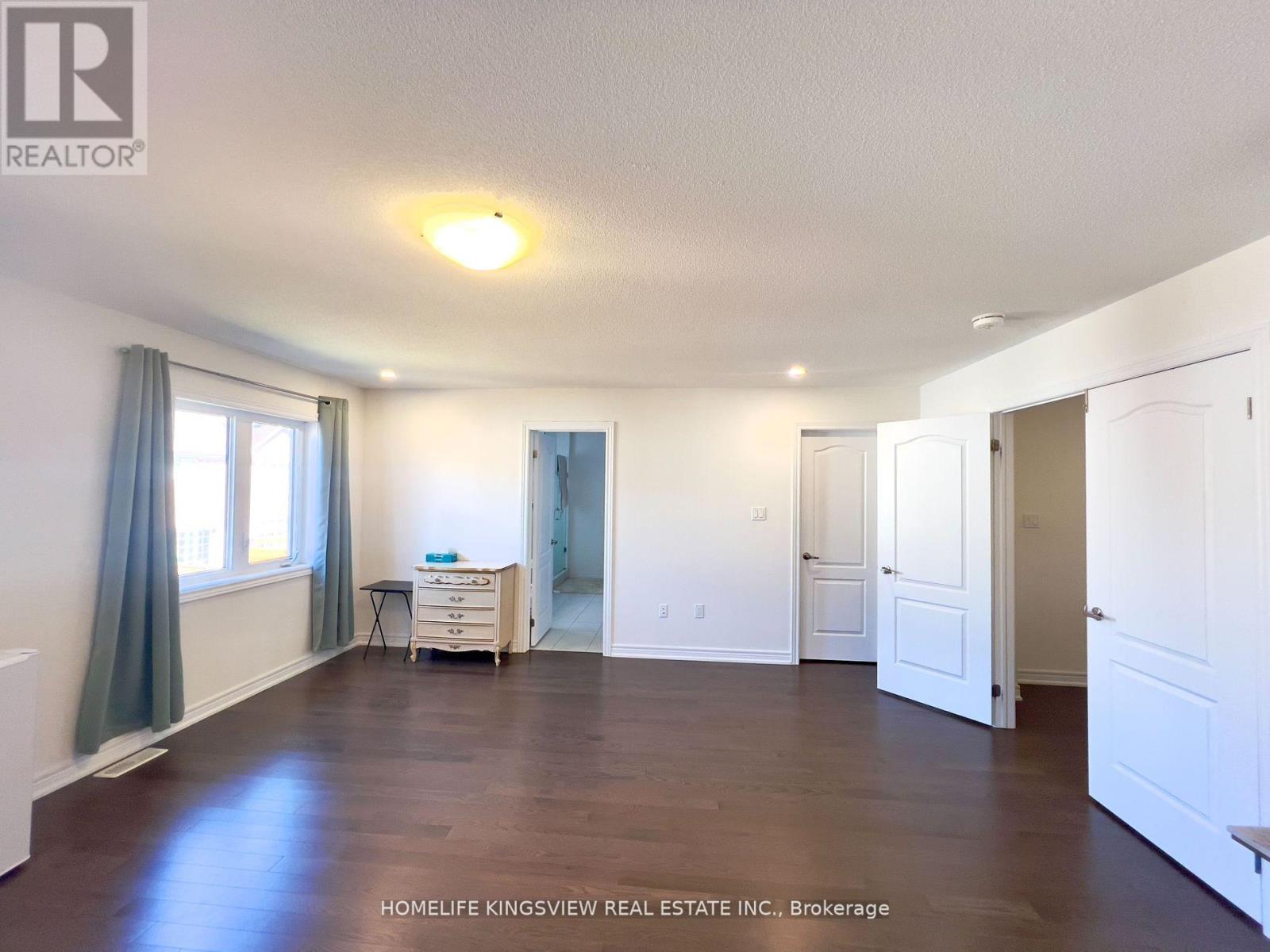 Photo 9 of 708 Gilmour Crescent, Shelburne ON