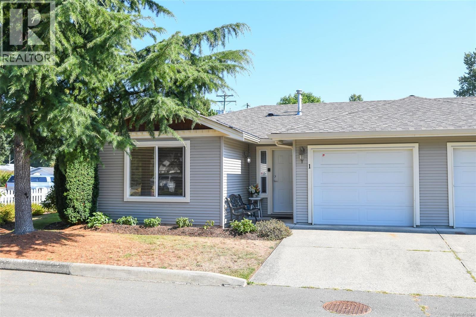 1050 8th St, Courtenay - Exteriors - Photo 2