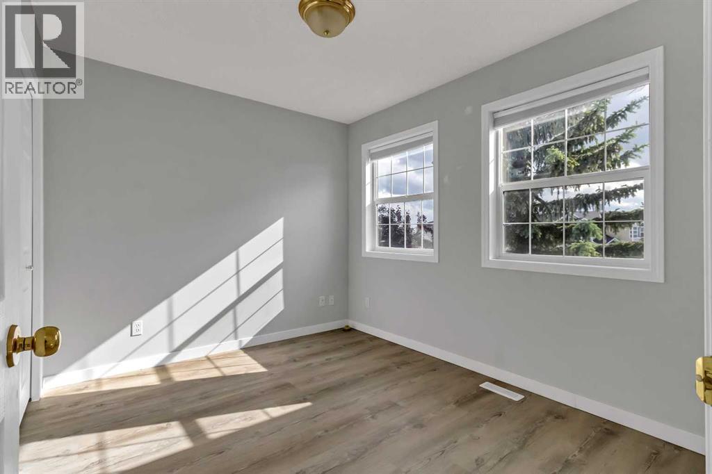 Photo 38 of 42 Royal Elm Drive Nw, Calgary AB