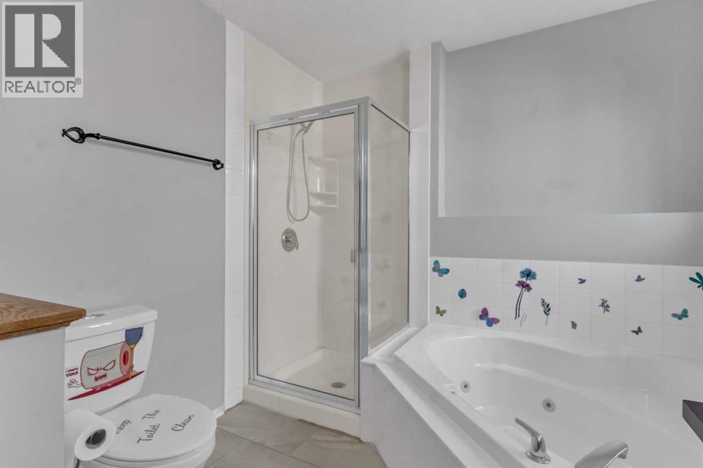 Photo 12 of 42 Royal Elm Drive Nw, Calgary AB