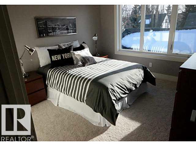 Photo 16 of 11333 76 Av Nw, Edmonton AB