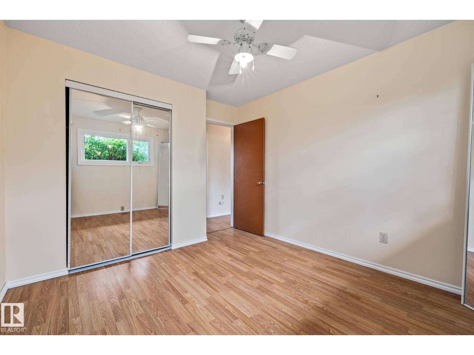 Photo 21 of 10832 31 St Nw, Edmonton AB