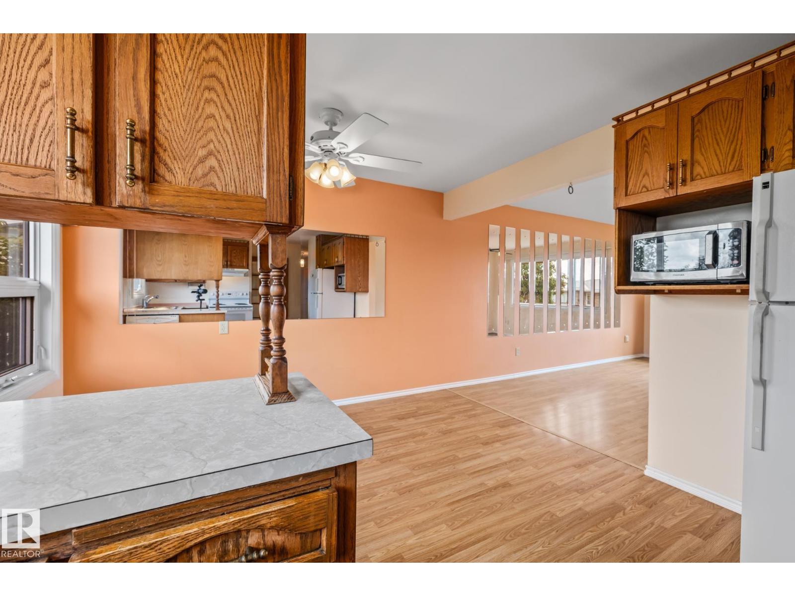 Photo 13 of 10832 31 St Nw, Edmonton AB
