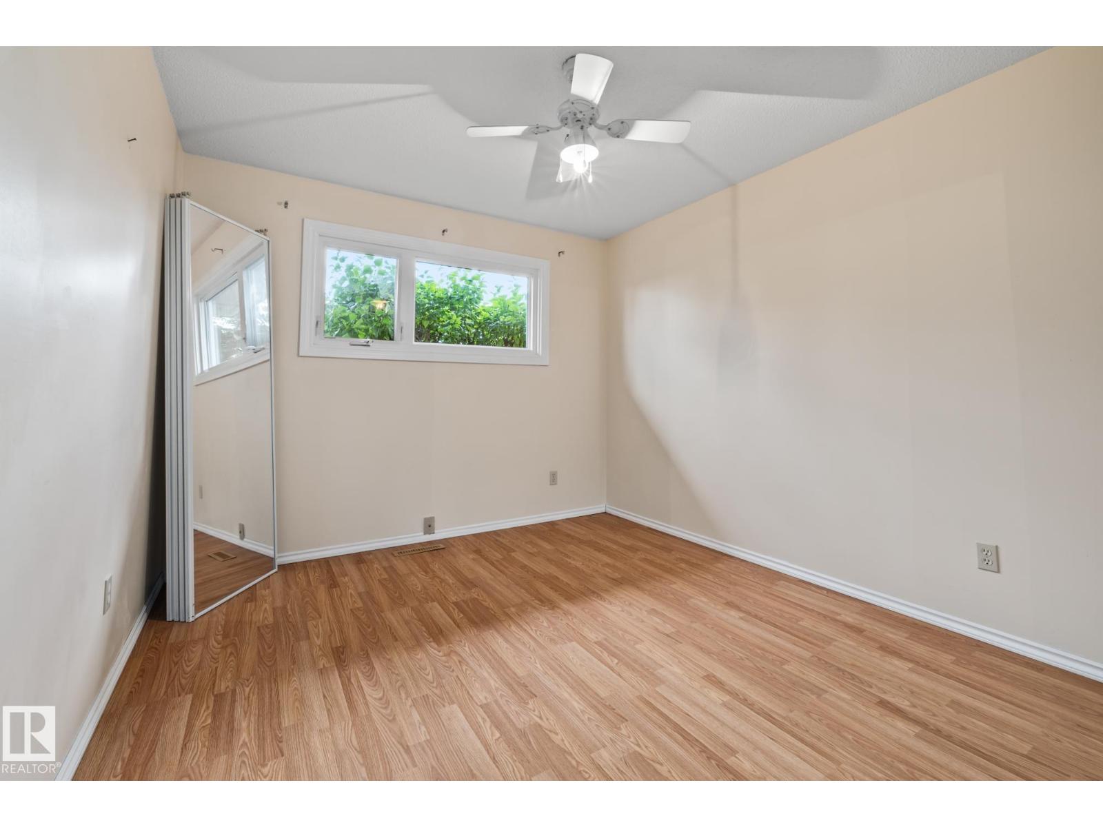 Photo 20 of 10832 31 St Nw, Edmonton AB