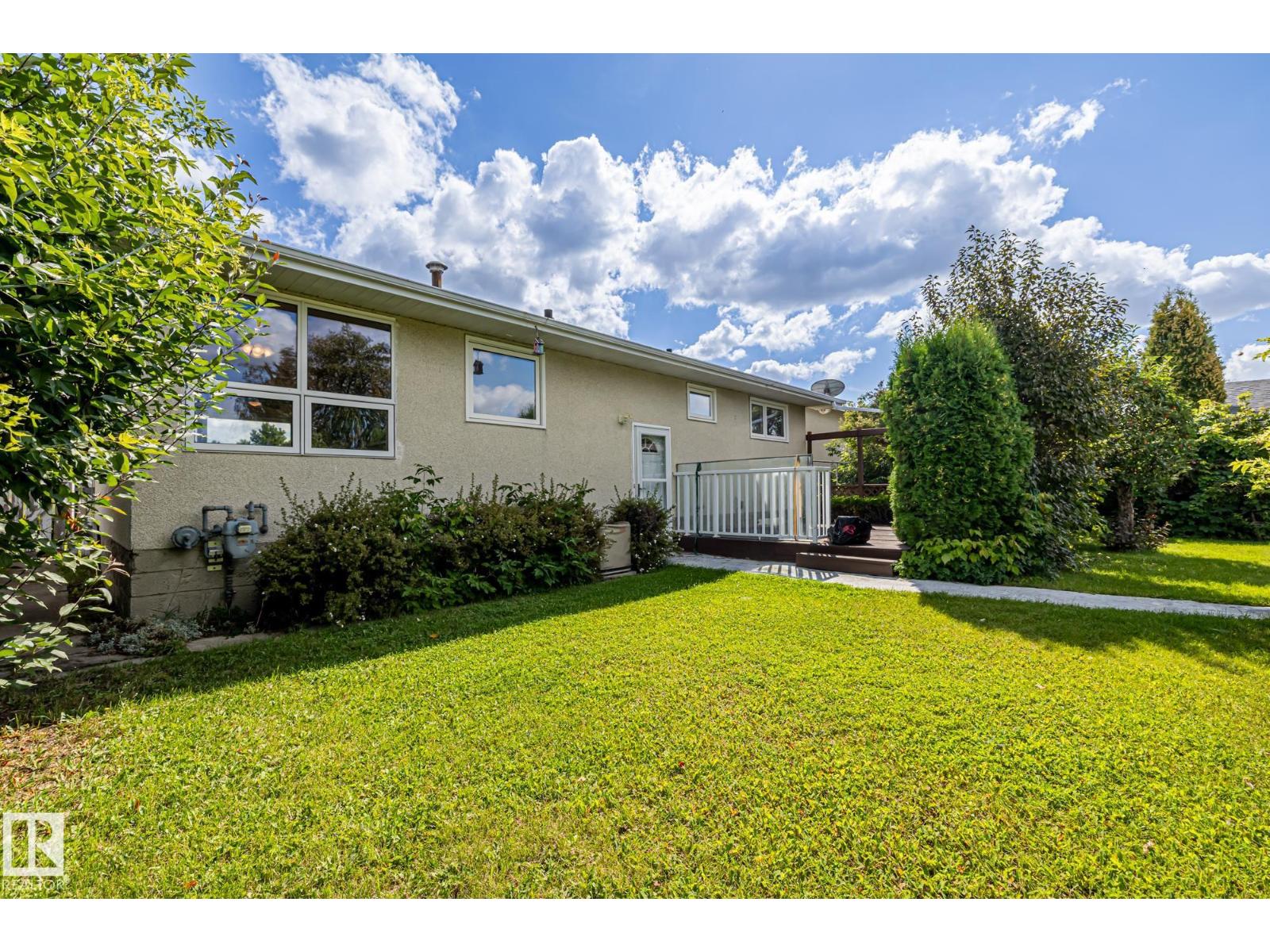 Photo 34 of 10832 31 St Nw, Edmonton AB
