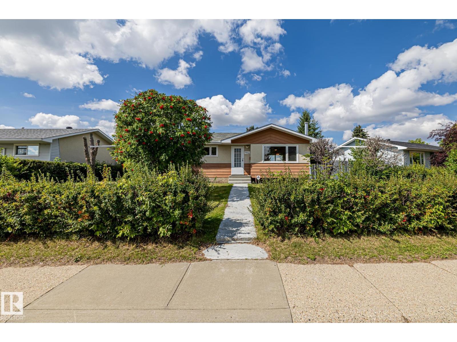 Photo 41 of 10832 31 St Nw, Edmonton AB