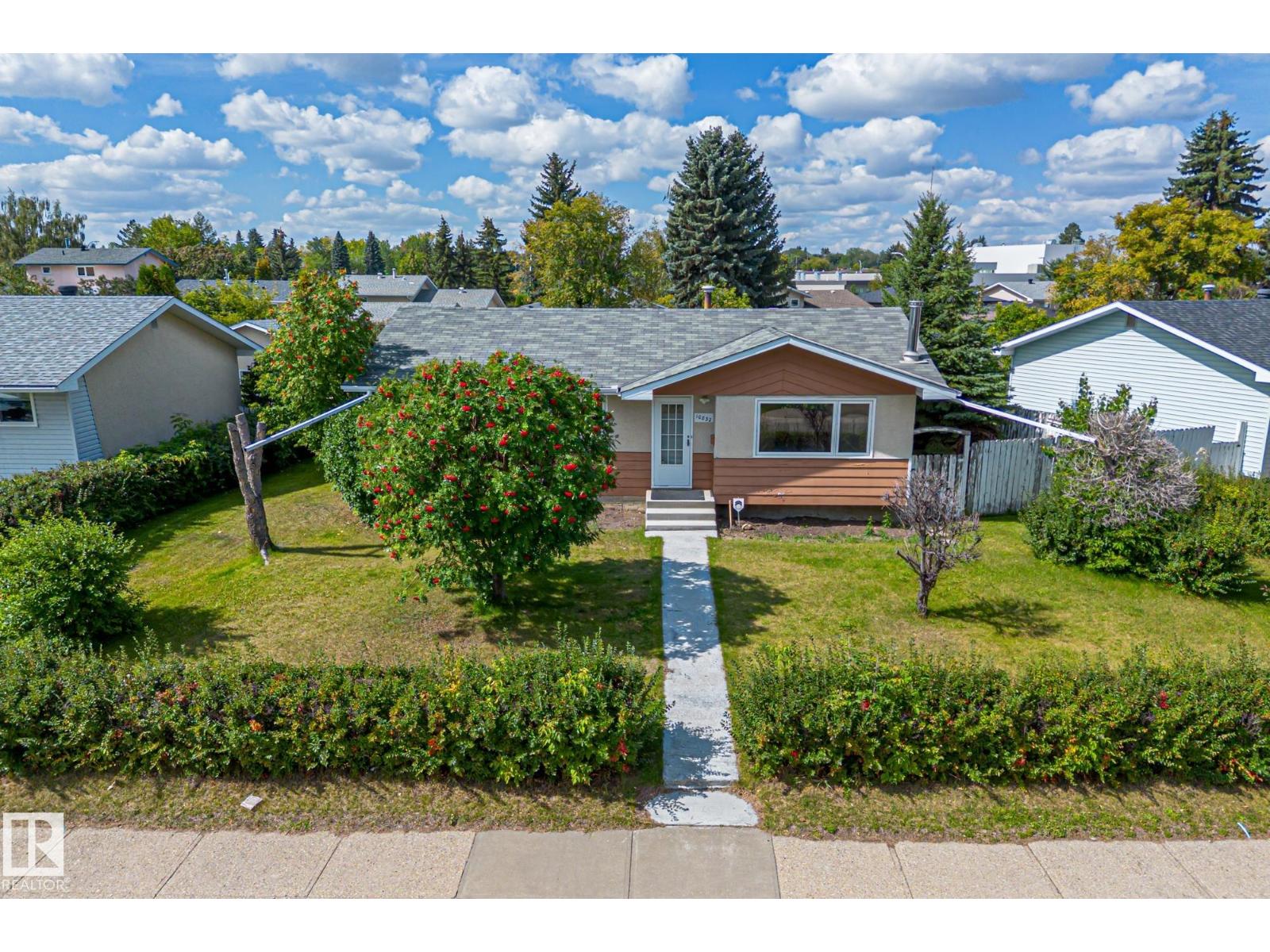 Photo 45 of 10832 31 St Nw, Edmonton AB