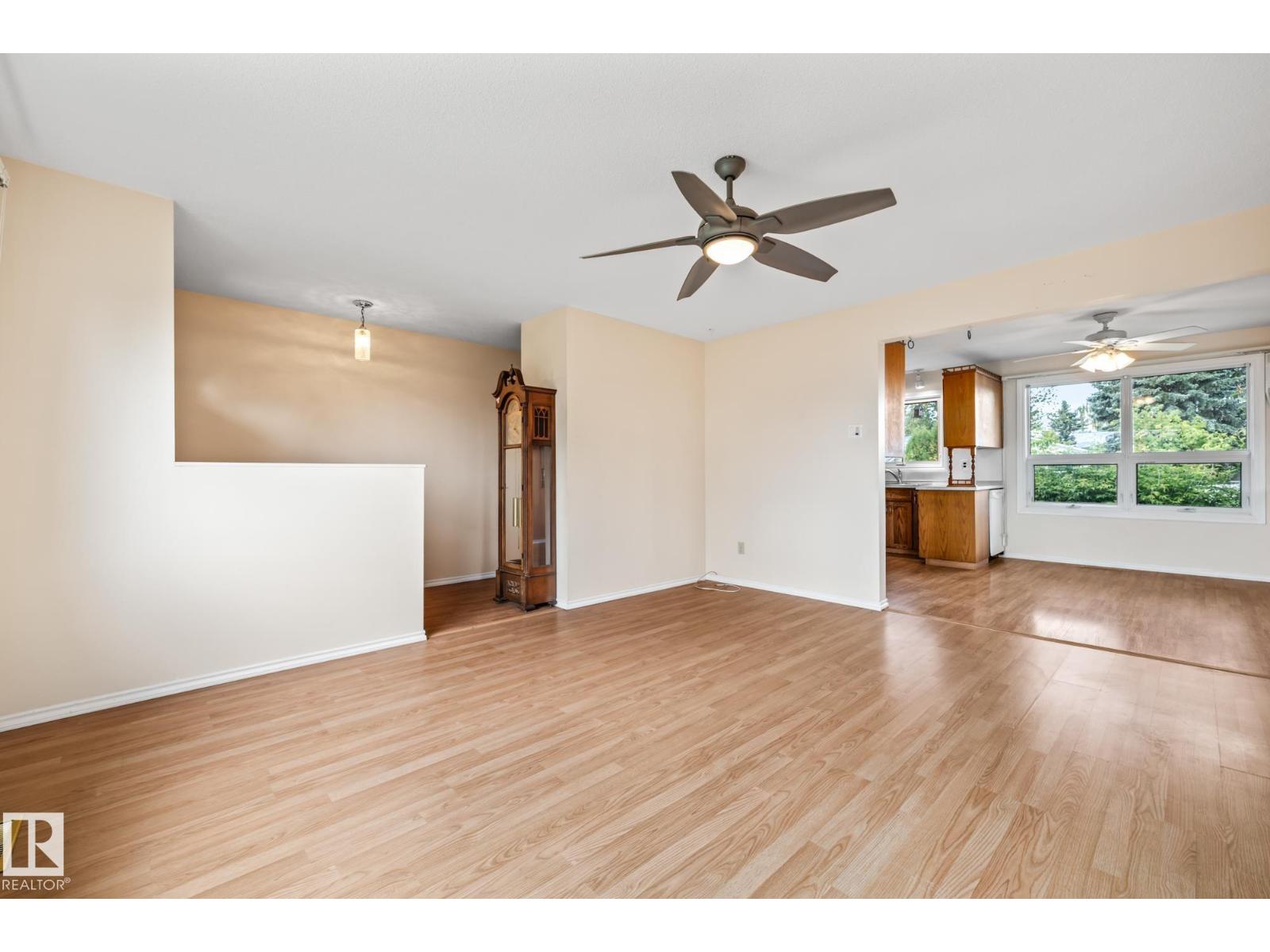 Photo 5 of 10832 31 St Nw, Edmonton AB