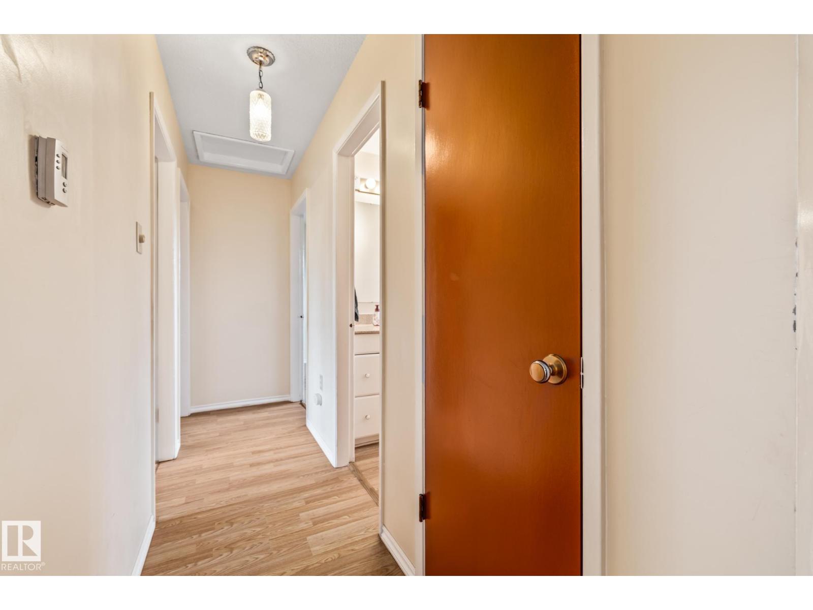 Photo 16 of 10832 31 St Nw, Edmonton AB