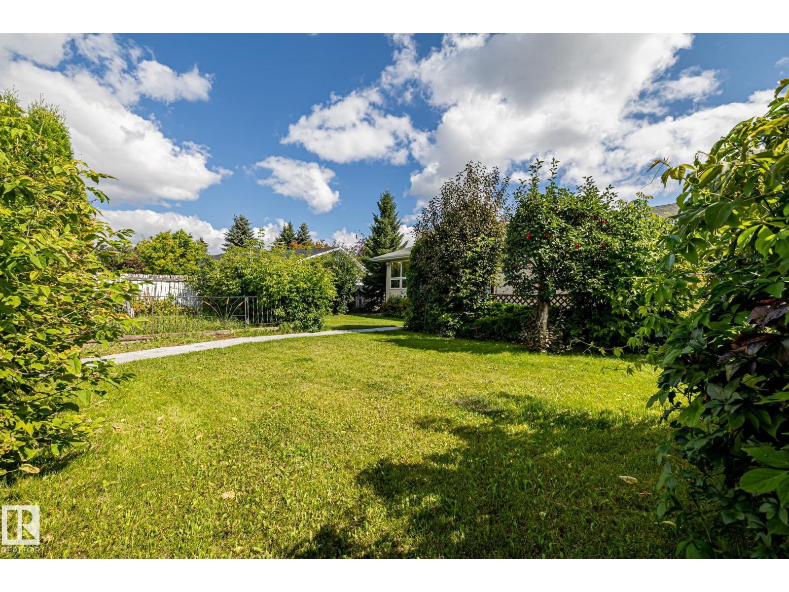 Photo 38 of 10832 31 St Nw, Edmonton AB
