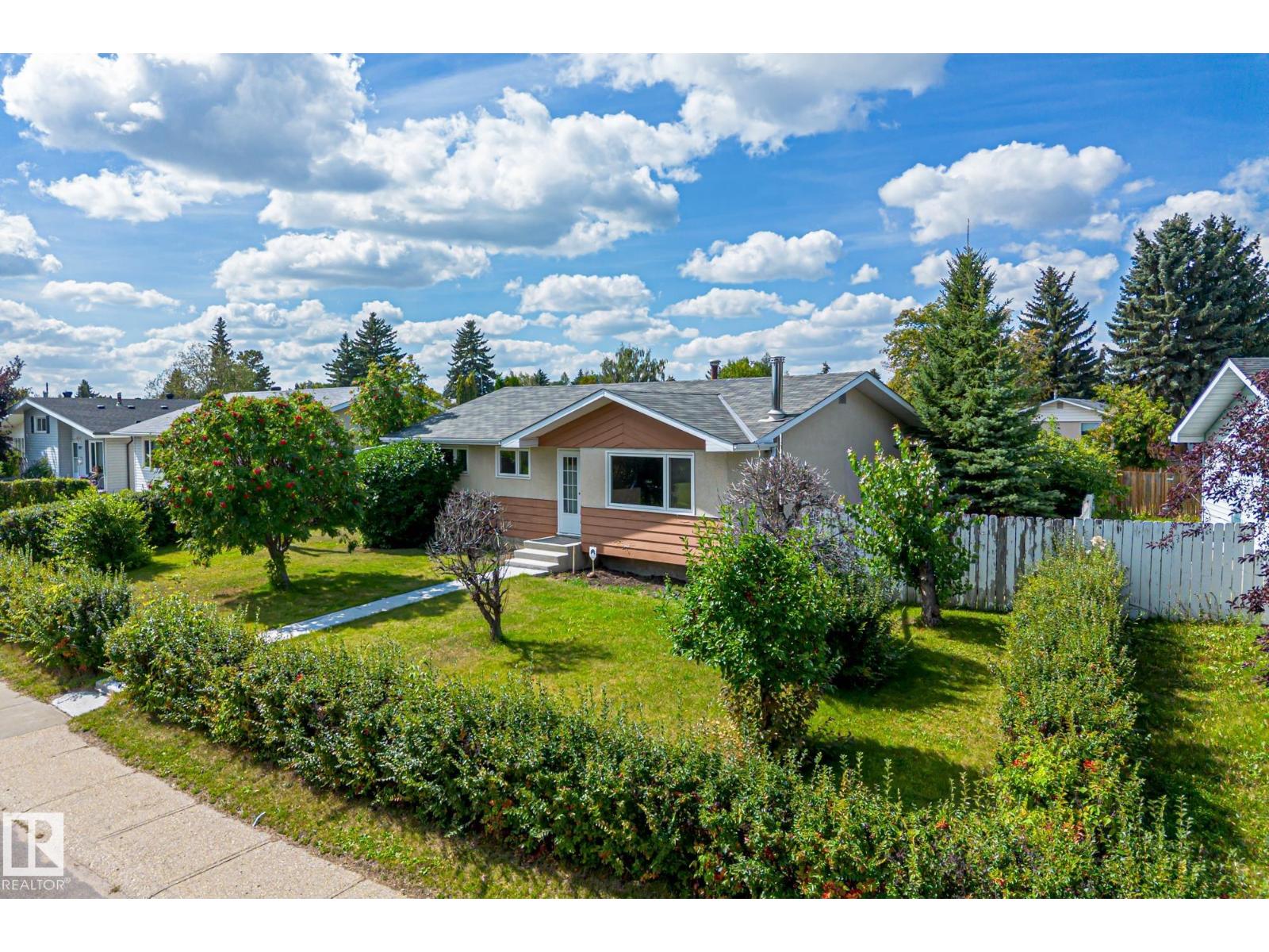 Photo 44 of 10832 31 St Nw, Edmonton AB
