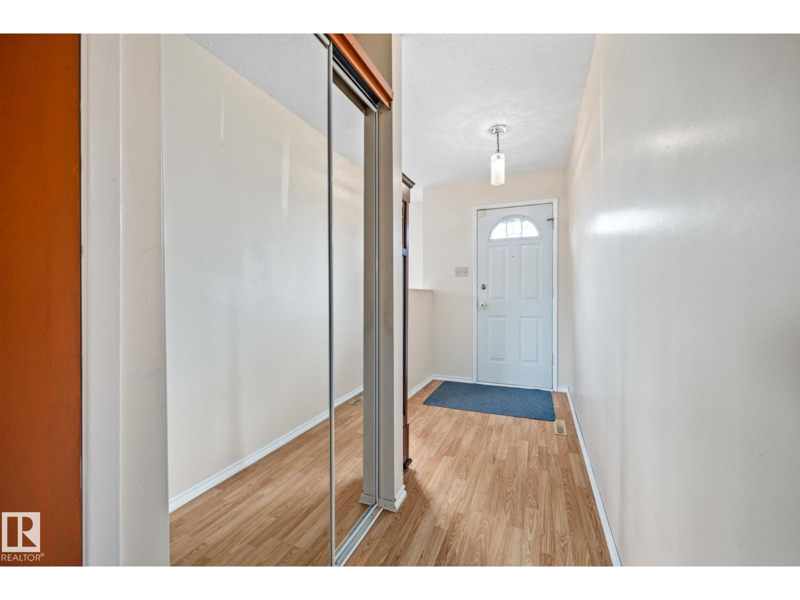 Photo 3 of 10832 31 St Nw, Edmonton AB