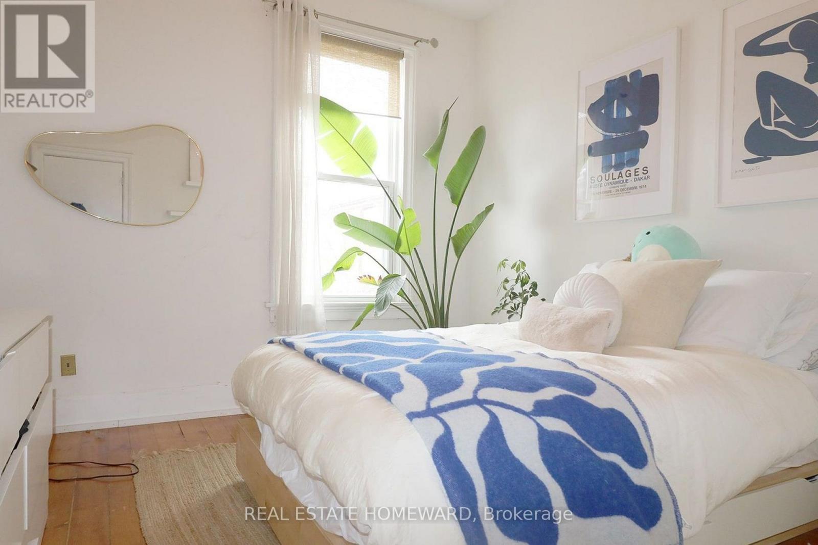 Photo 6 of 118 Huron Street, Toronto ON