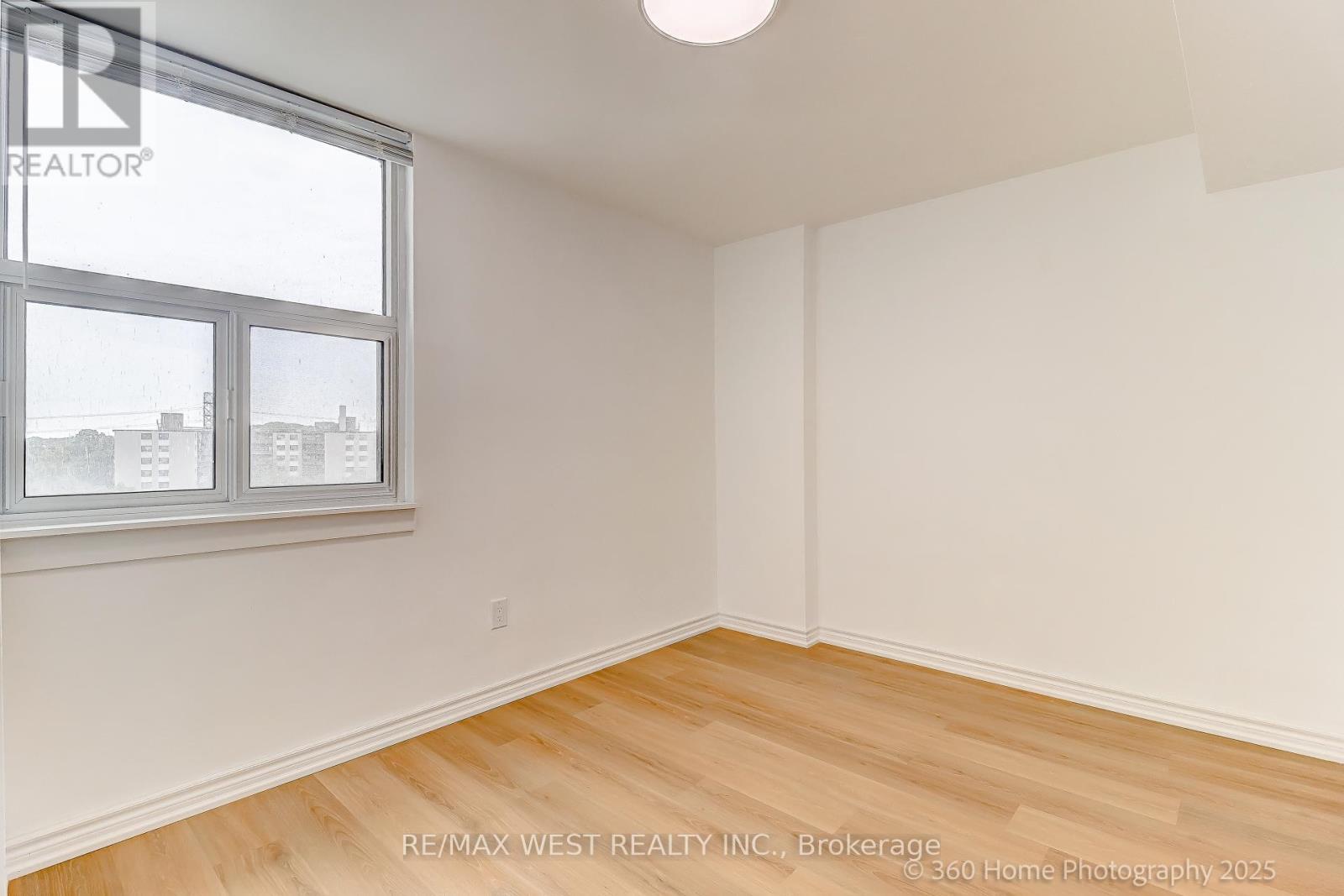 Photo 6 of 803 3 Massey Square, Toronto ON