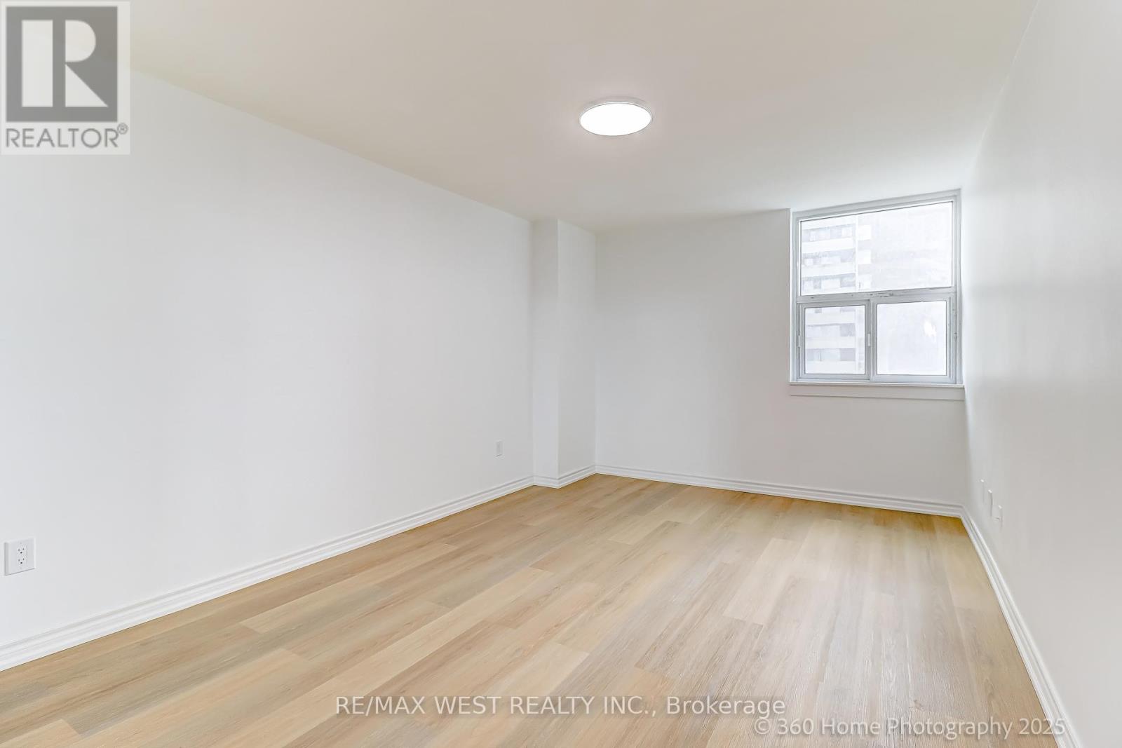 Photo 5 of 803 3 Massey Square, Toronto ON