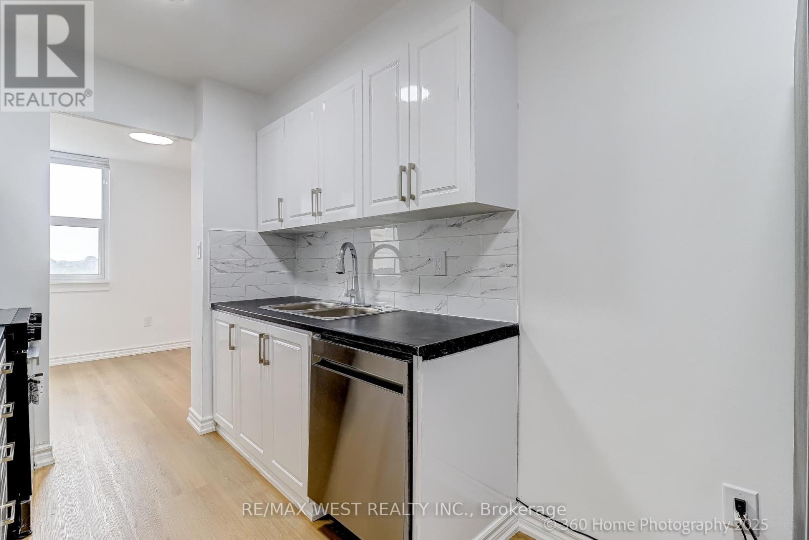 Photo 18 of 803 3 Massey Square, Toronto ON