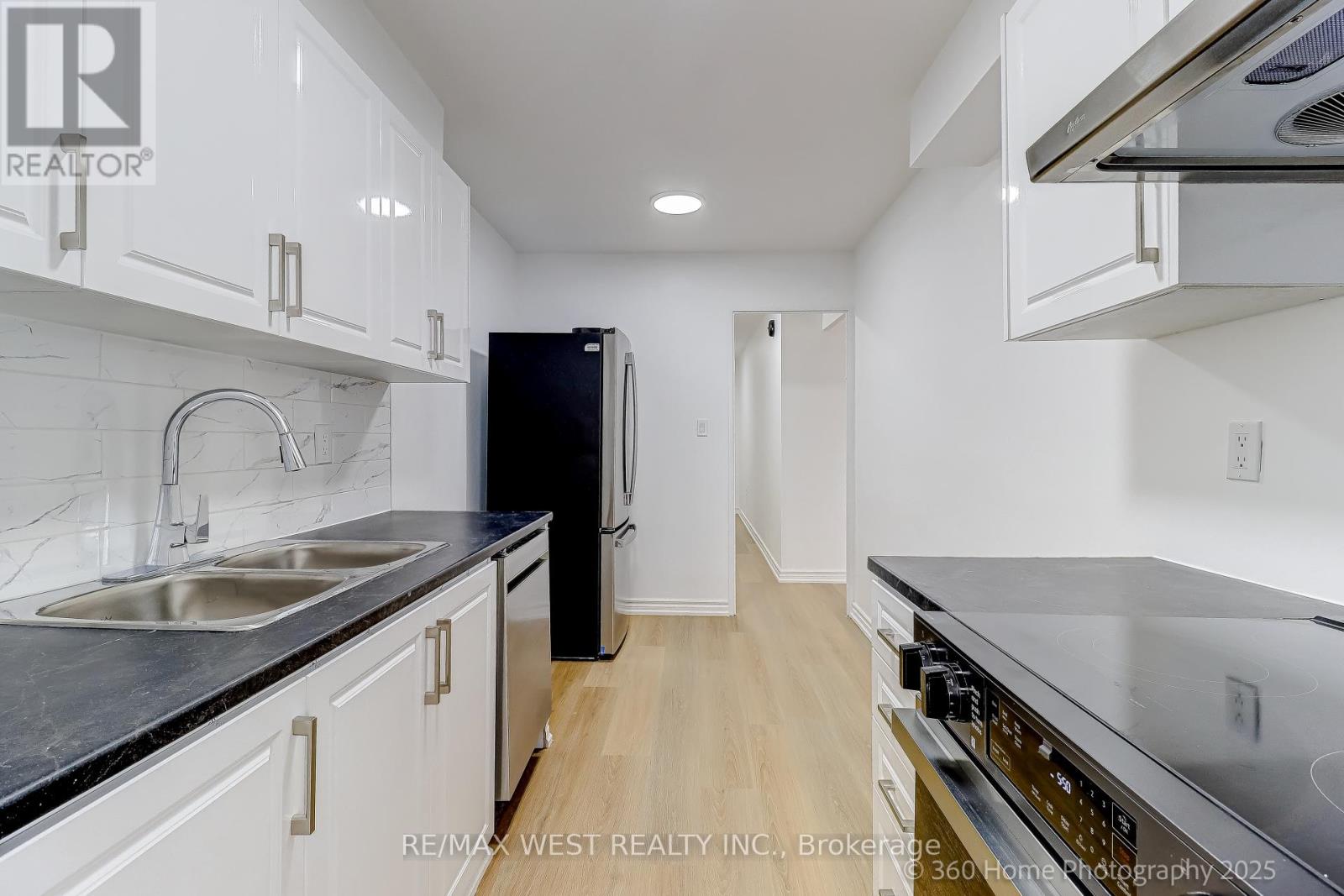 Photo 7 of 803 3 Massey Square, Toronto ON