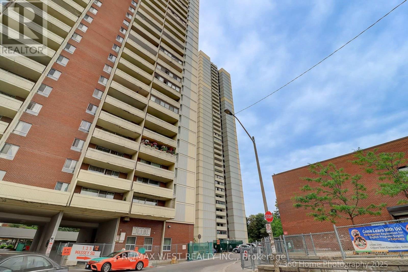 Photo 4 of 803 3 Massey Square, Toronto ON