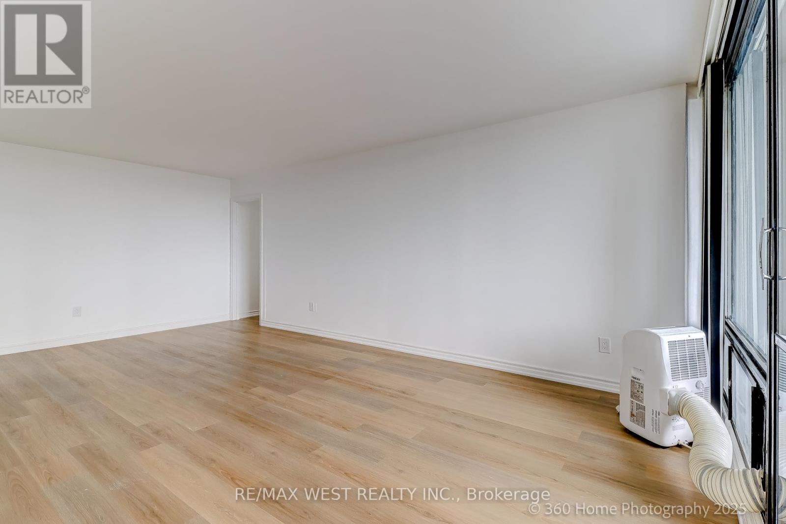 Photo 24 of 803 3 Massey Square, Toronto ON