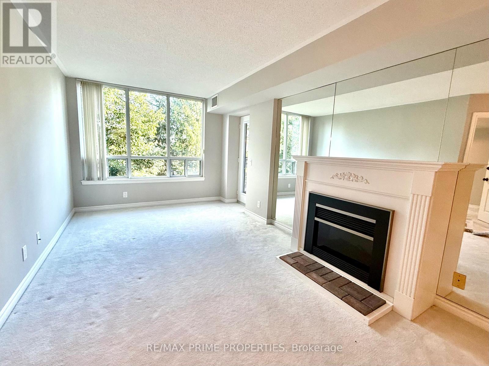 Photo 5 of 320 85 The Boardwalk Way, Markham ON