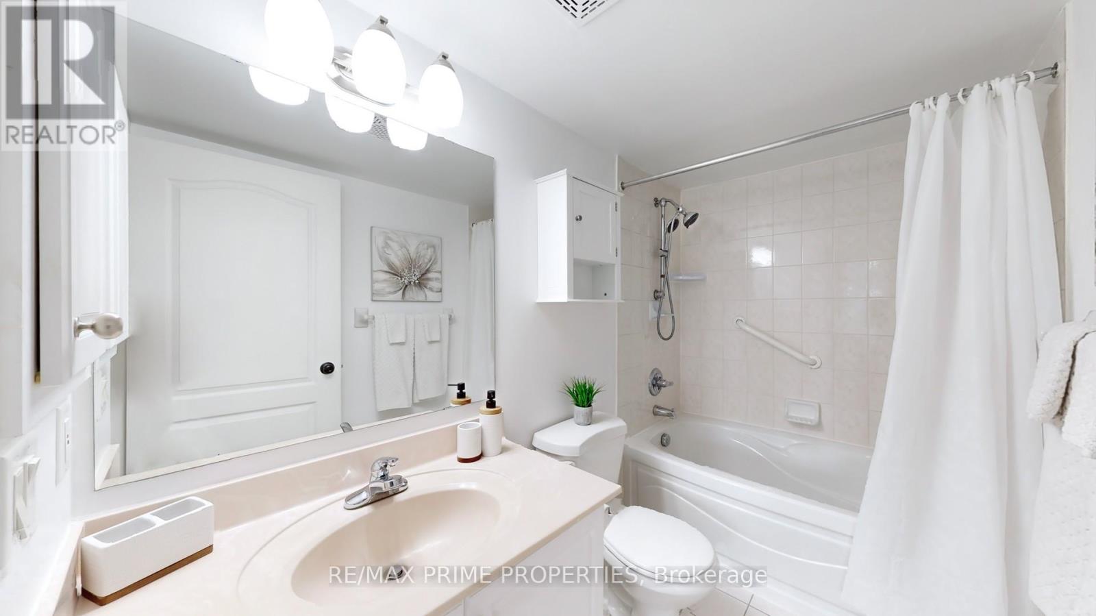 Photo 24 of 320 85 The Boardwalk Way, Markham ON