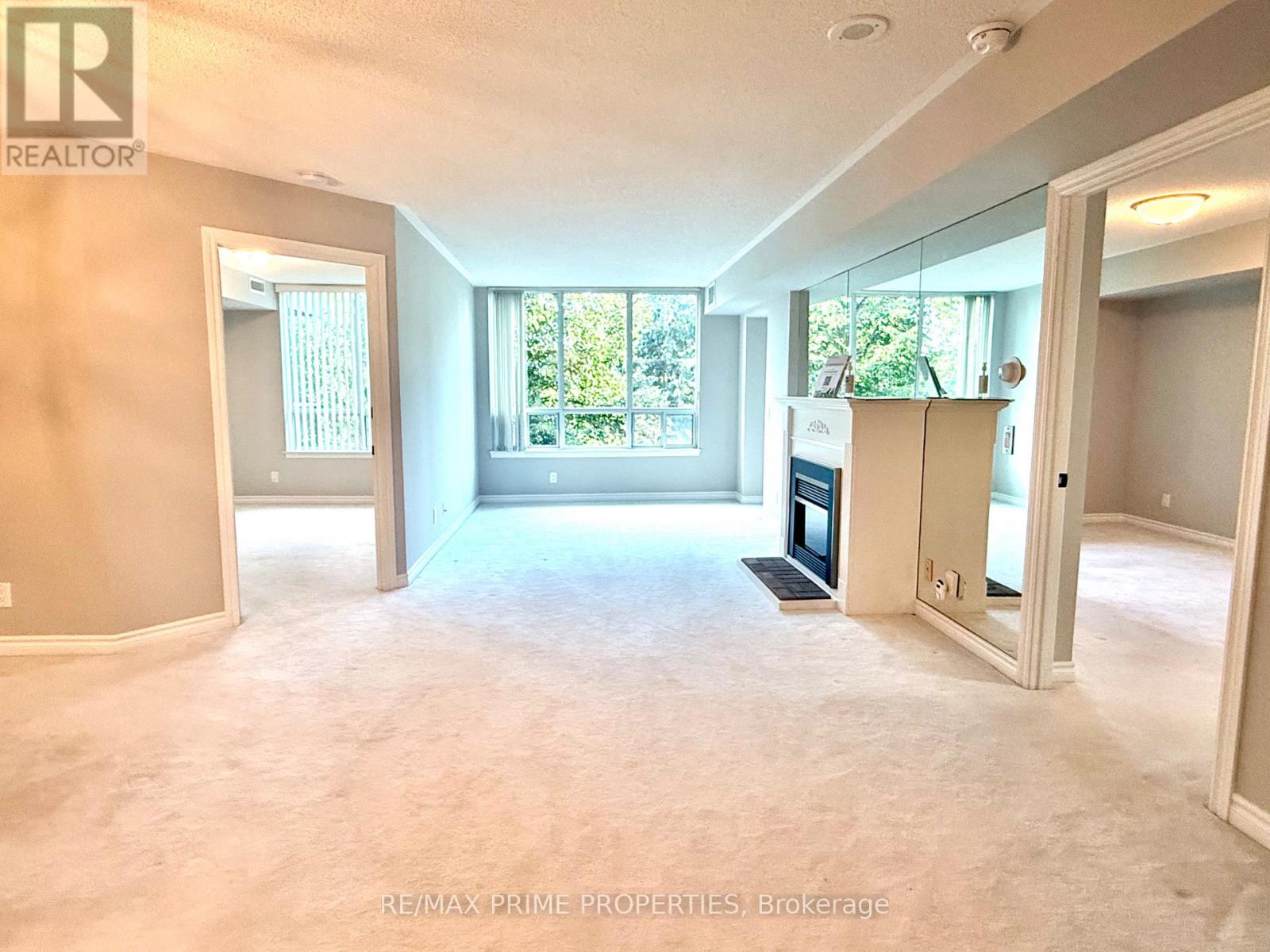 Photo 10 of 320 85 The Boardwalk Way, Markham ON