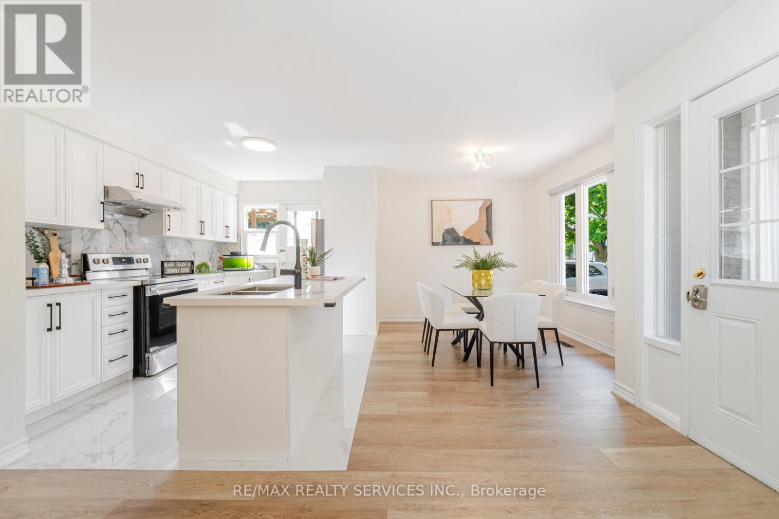 Photo 1 of 139 Rutherford Road N, Brampton ON