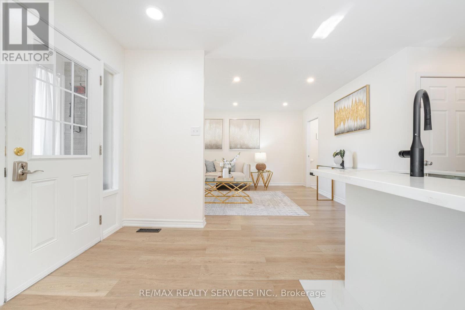 Photo 6 of 139 Rutherford Road N, Brampton ON