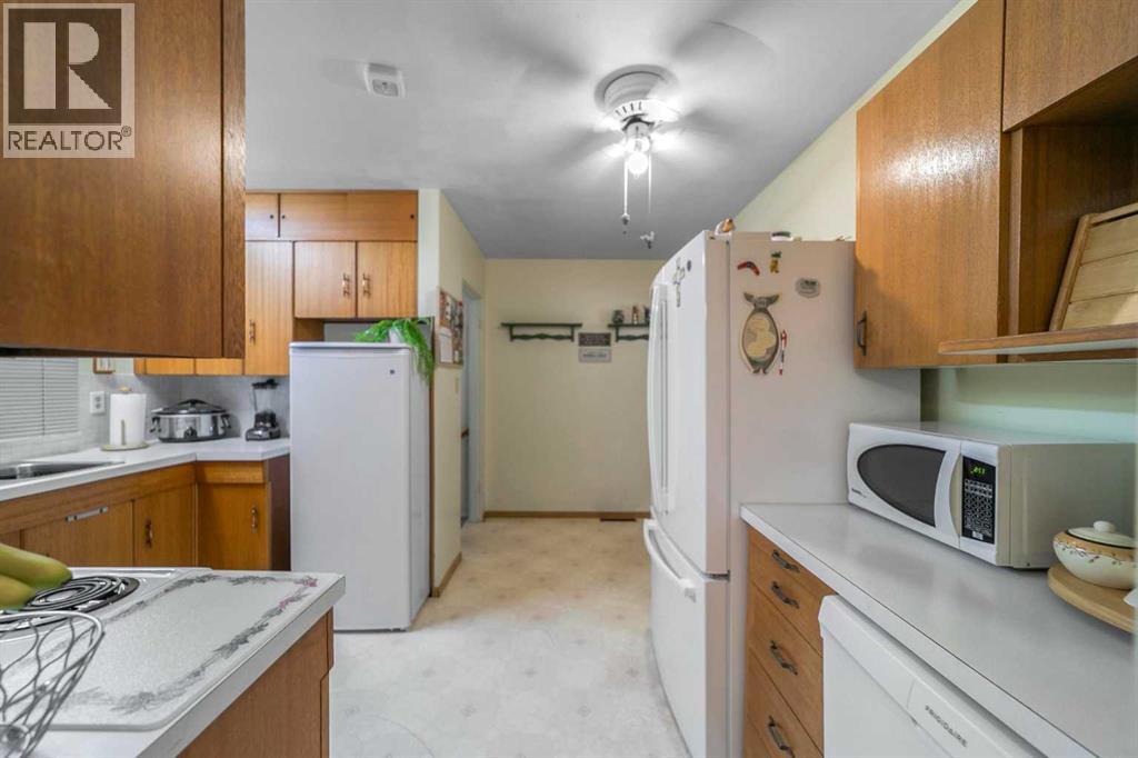 Photo 12 of 38 Mt Pleasant Drive, Camrose AB