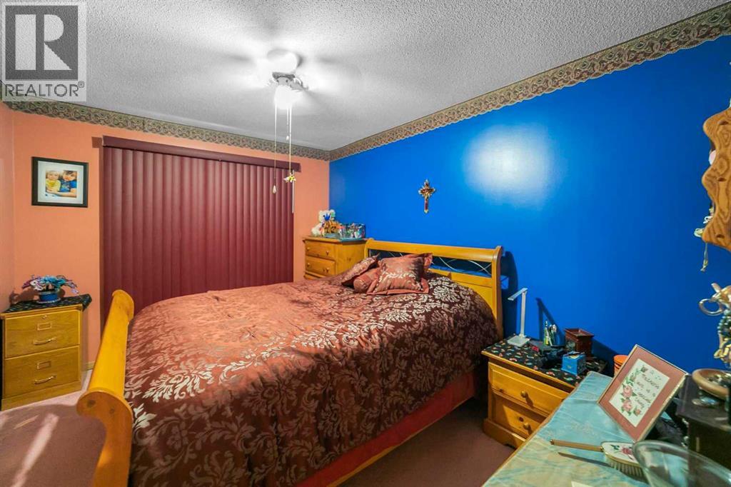 Photo 18 of 38 Mt Pleasant Drive, Camrose AB