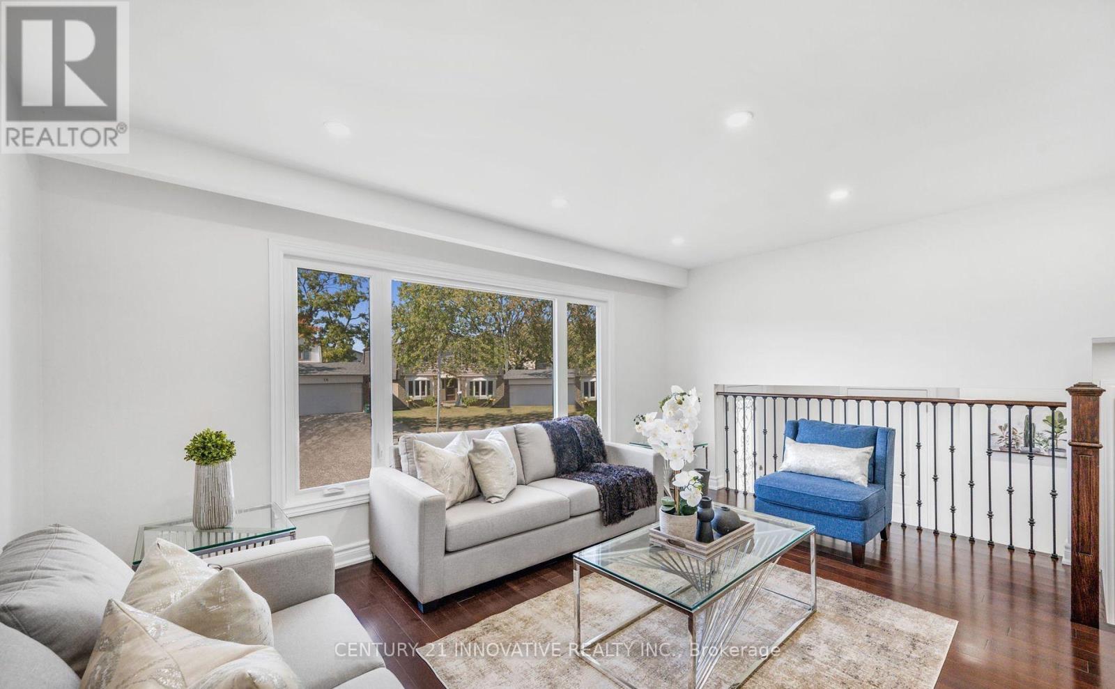 Photo 21 of 17 Chopin Court, Whitby ON