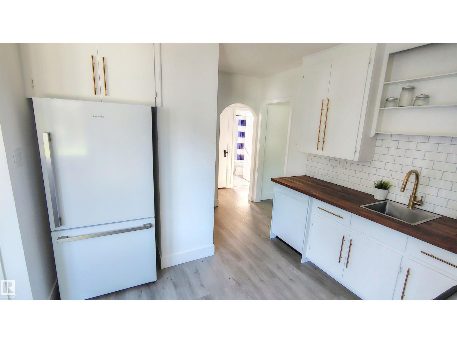 Photo 13 of 9758 88 Av Nw, Edmonton AB