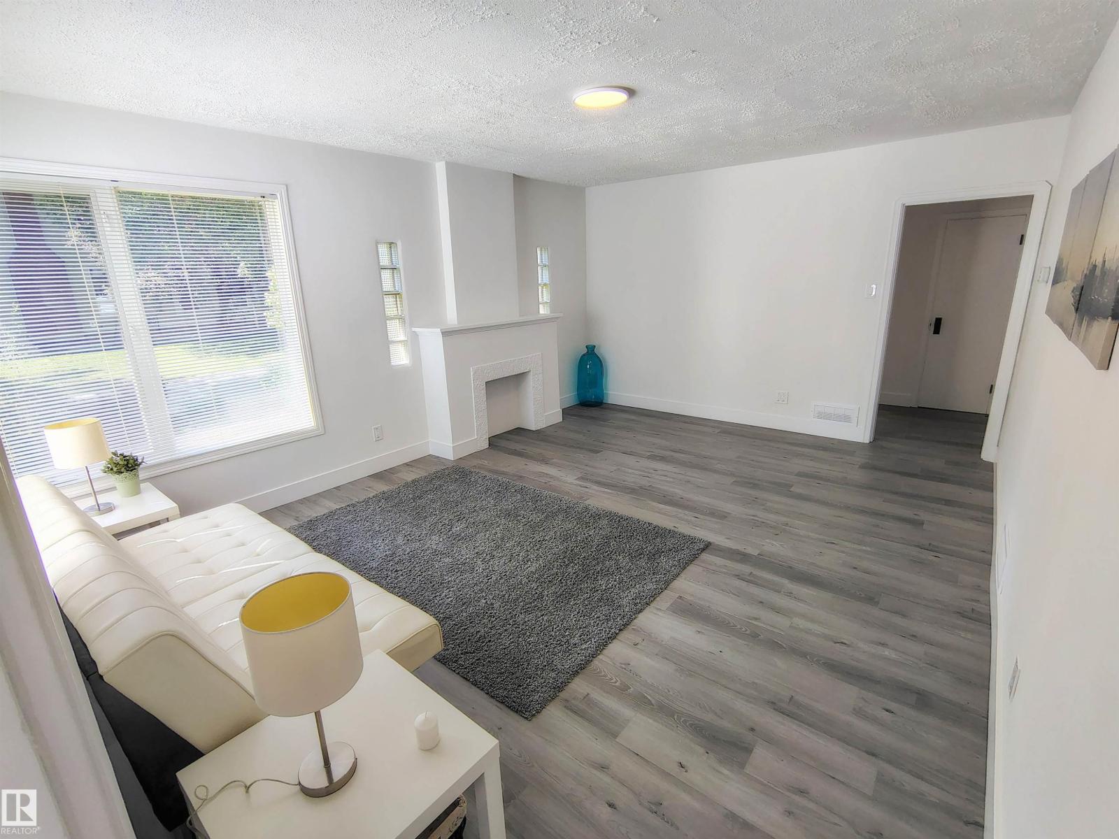 Photo 8 of 9758 88 Av Nw, Edmonton AB